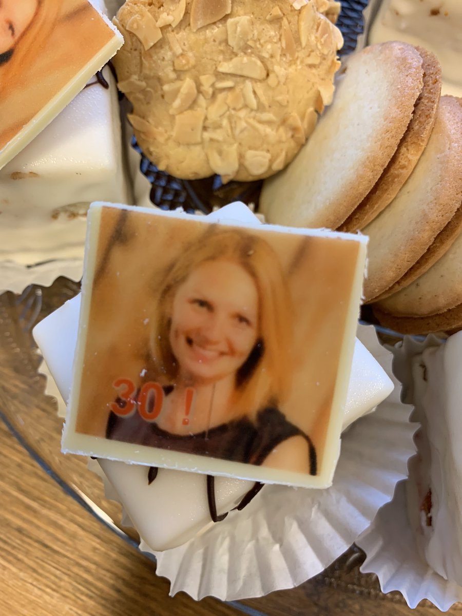 LinekeTalsma's tweet photo. Onze Andrea 30! 🎉Even tea-timen met de dames! #jongeblom #mooieleeftijd #petitfour #enanderekoekjes @VanWijnenGroep #Gorredijk https://t.co/qoDE7U5gk9