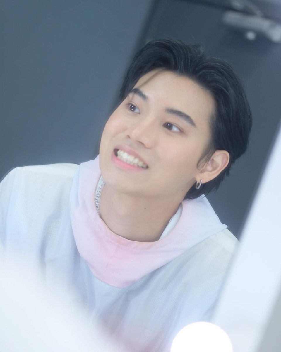 puiakawong's tweet photo. รูปที่ลงเอง vs รูปที่แม่ลง

#หยิ่นหล่อมาก #yinyin_anw @yinyin_anw https://t.co/PvAHnFu9Tv