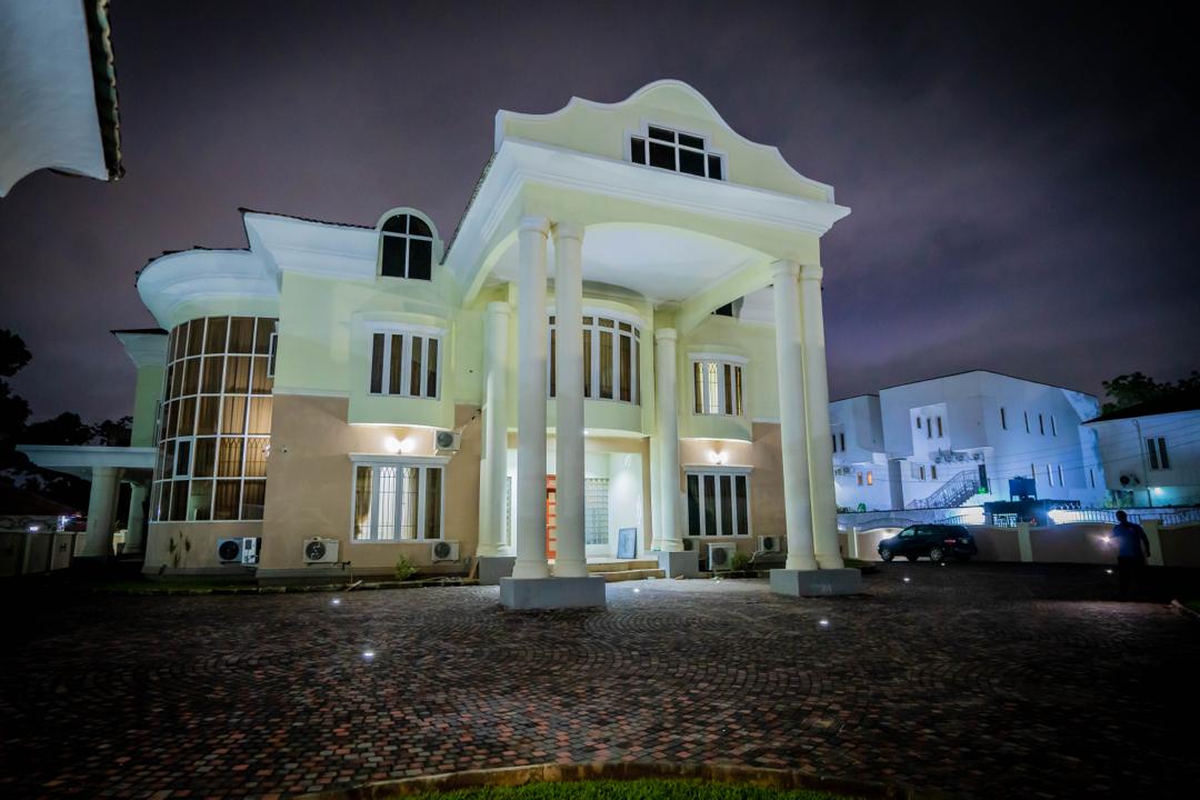 tosinsammy_s's tweet photo. #JKFatWorks

This is a newly built Ekiti State Liaison Office ( a legacy project of @kfayemi govt). This beautiful house is billed for commissioning today by H.E. Governor @jidesanwoolu .
October 25, 2021
#JKF2at3 https://t.co/qCnCIEjyN1