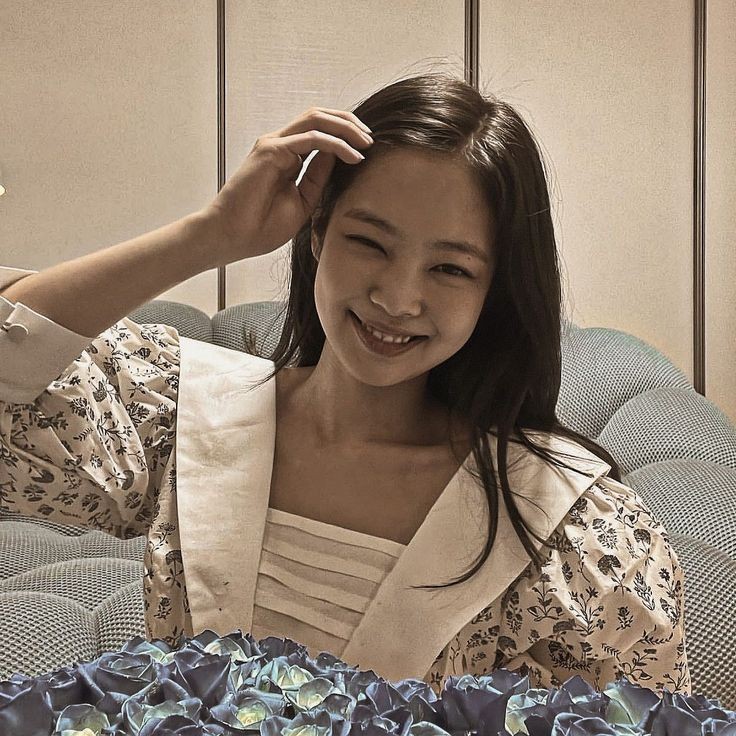 AKubokai's tweet photo. Pero en fin, ya vieron lo linda que es Jennie?
#JENNIExChanelEvent #jenniepure #Jenniepretty #jennieprincess #jenniepreciosa #lisaangel #Lisapretty #LISA #Rosegrandiosa #Rosebeuty #roseperfect #jisooperfect #Jisoobeautiful #jisooinparis #jisoobestvisual https://t.co/N1tFjPlZBC