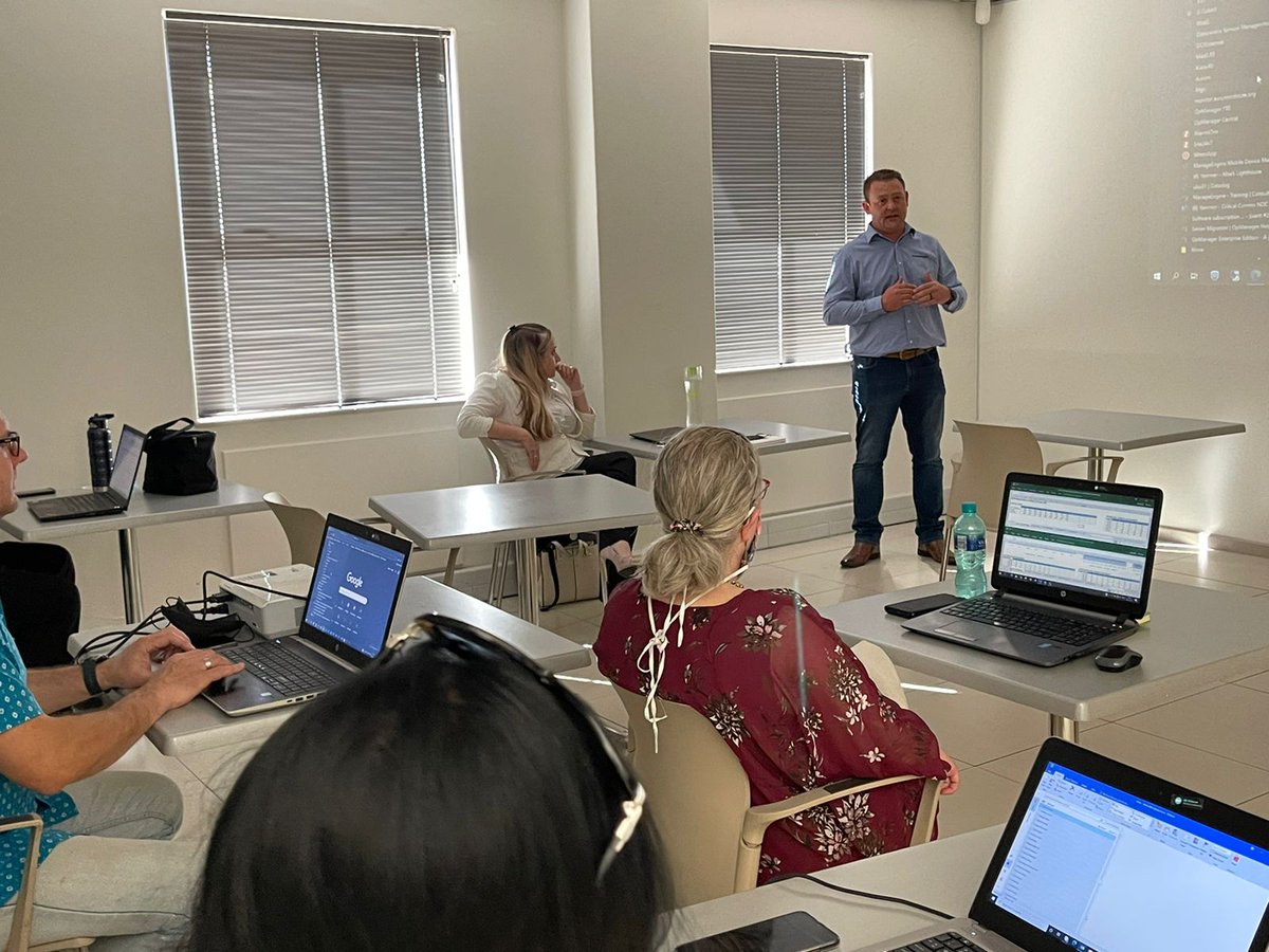 ITRTech_za's tweet image. Business Development Manager, Stiaan de Waal is doing an introduction of ITR Technology and ManageEngine at Datacentrix in Cape Town. It’s bound to be an insightful session!

#Datacentrix #ManageEngine #ITRTechnology