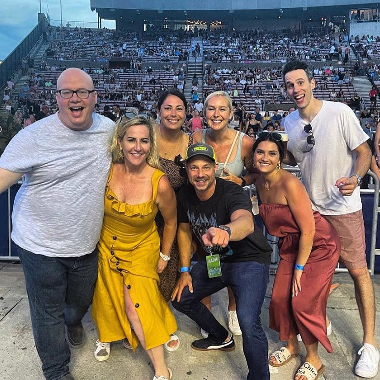 We left everything on the field when we goodbye our #NYCountry947 peeps. The odds were stacked against us. We’ll be fine, but tristate country fans deserve a place to call home on terrestrial radio. 10.22.21: the day country radio died in NYC…again.  #kellyfordinthemorning