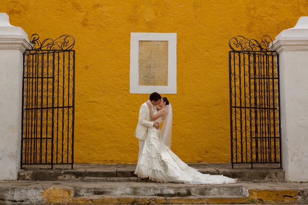 bettyninomexico's tweet photo. Y vivieron felices para siempre.... ✨❤️ #destinationweddings #bodasdestino #izamal #Yucatan https://t.co/EIZ3SqJoX7