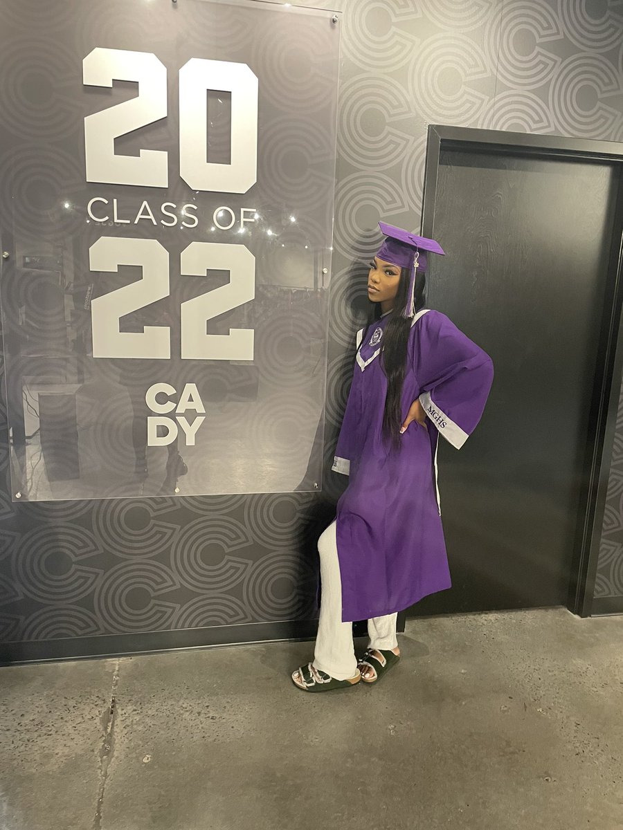 adoreexdomo's tweet photo. 22’ 🎓 https://t.co/2LrorzYgA2