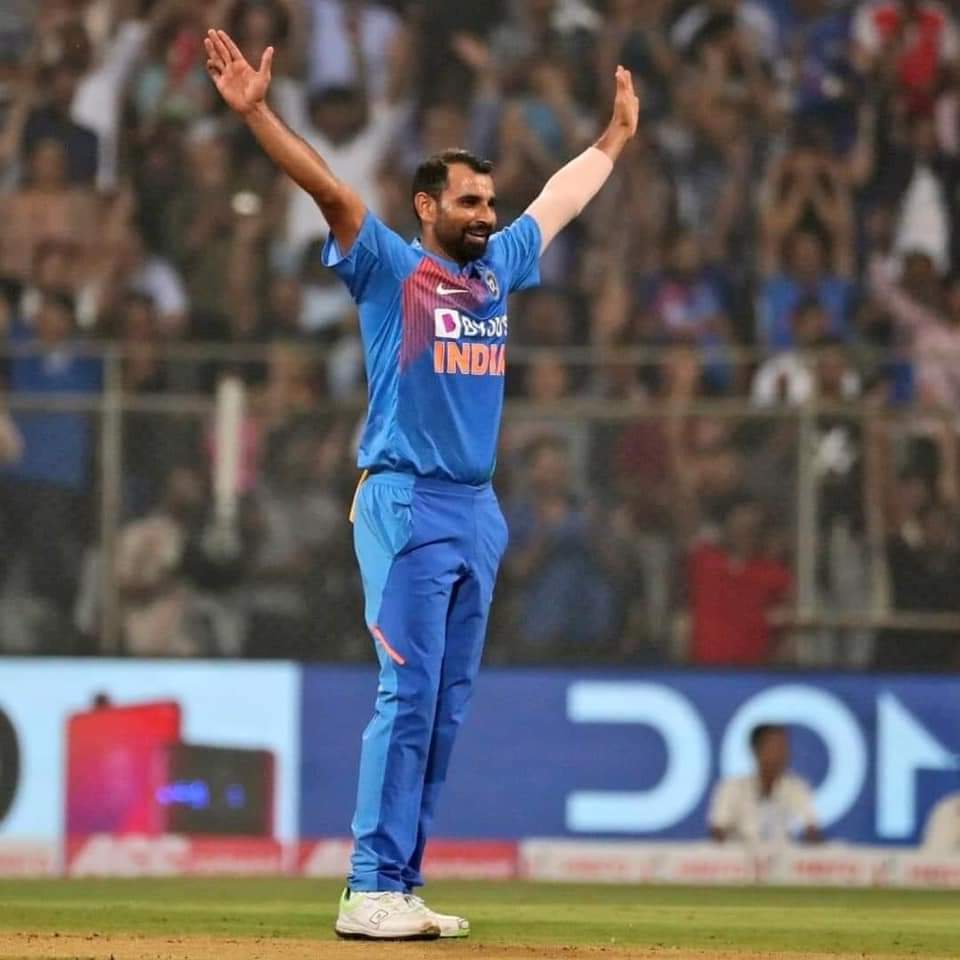 ShayarShahnawaz's tweet image. पहले पत्नी ने बदनाम किया, घरेलू हिंसा के आरोप लगाए। फिर मैच फिक्सिंग का हवाला देकर दिल्ली कैपिटल्स ने सैलरी रोक दी, टीम इंडिया से बाहर कर दिए गए, गिद्ध मिडिया ने आतंकवादियों जैसा बर्ताव किया।
चोटिल हुए, घुटनों का ऑपरेशन करवाया, इसके बावजूद ना स्पीड घटी
(1/2)
#StandWithShami