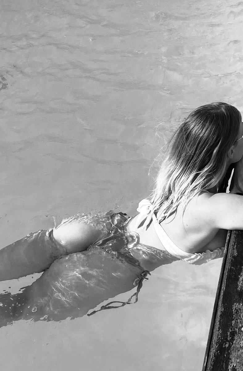tinashehulk's tweet photo. Last summer pic for this year ? ❣️ https://t.co/ywvMzPgcXI
