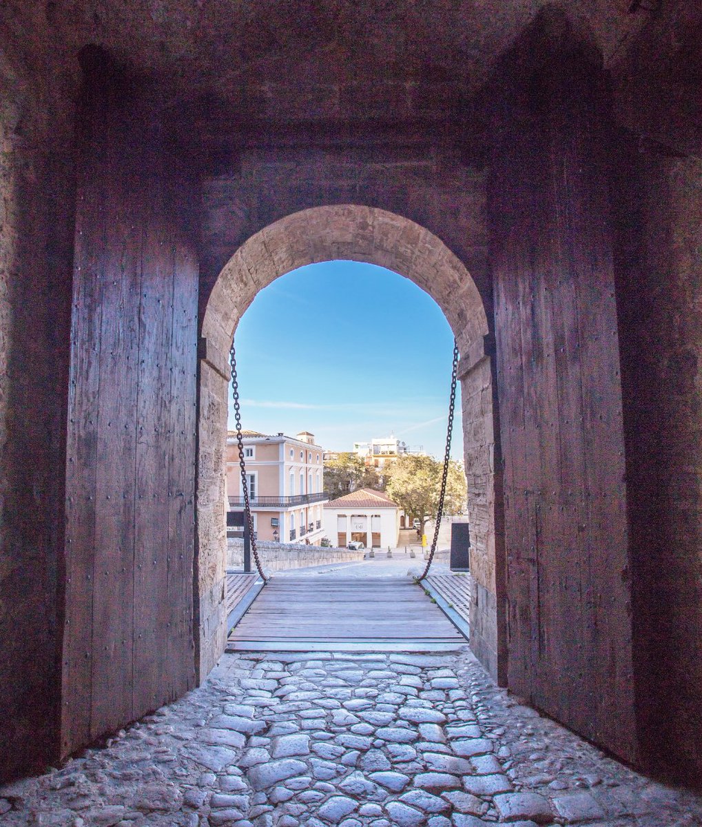 EivissaIbiza's tweet photo. ⛺ ¿Cómo se llama la entrada principal de Dalt Vila?
⛺ Com es diu la porta principal a Dalt Vila?
#Eivissa #Ibiza #datvila #patrominiohumanidad #puerta https://t.co/7nuPsmLwtO