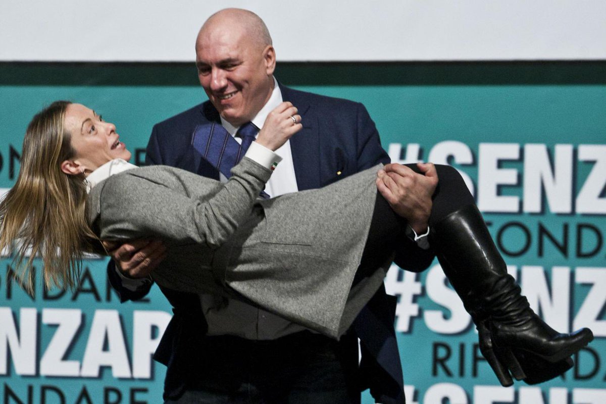 Ma chi è ‘sto marinaio bruttino, in cerca di visibilità, che mi copia??😂😉