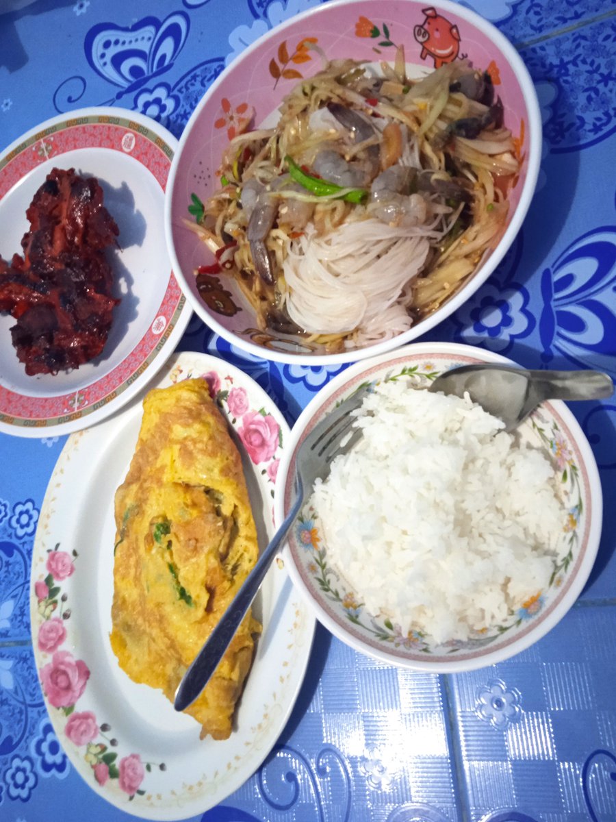 RoRu0nd2's tweet photo. กับข้าวที่ว่าเด็ด เราทำให้เทอเด็ดยิ่งกว่า😯😋❤️❤️❤️❤️ https://t.co/7xDLtN6WLC
