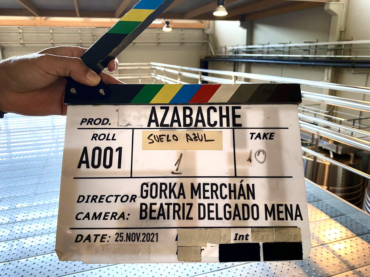 FincasdAzabache's tweet photo. Hoy comenzamos con mucha ilusión  la grabación de la película que  proyectaremos durante las visitas enoturísticas en nuestra #bodega Días de duro trabajo por delante que deseamos nos den un resultado bonito y que agrade a todos. Rodando!!! 🎥Toma 1 🎬
 #riojaoriental #vinorioja https://t.co/Y2xkOZLdJt