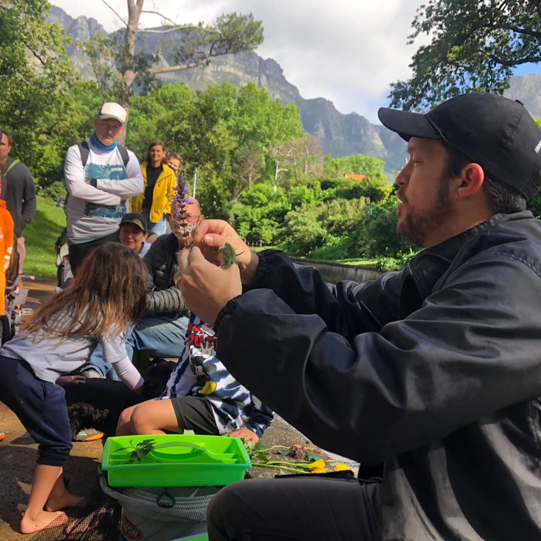 FynbosPhil's tweet photo. The weather cleared up nicely on Saturday in time for a little "show and tell" about plants and creatures on the Liesbeek River to the kids (and adults!) attending the Paradise Park community day.
Great fun and such engaging kids!!
@WCGovEADP #ecologicalinfrastructure #rivers https://t.co/6SC8mcTfDC