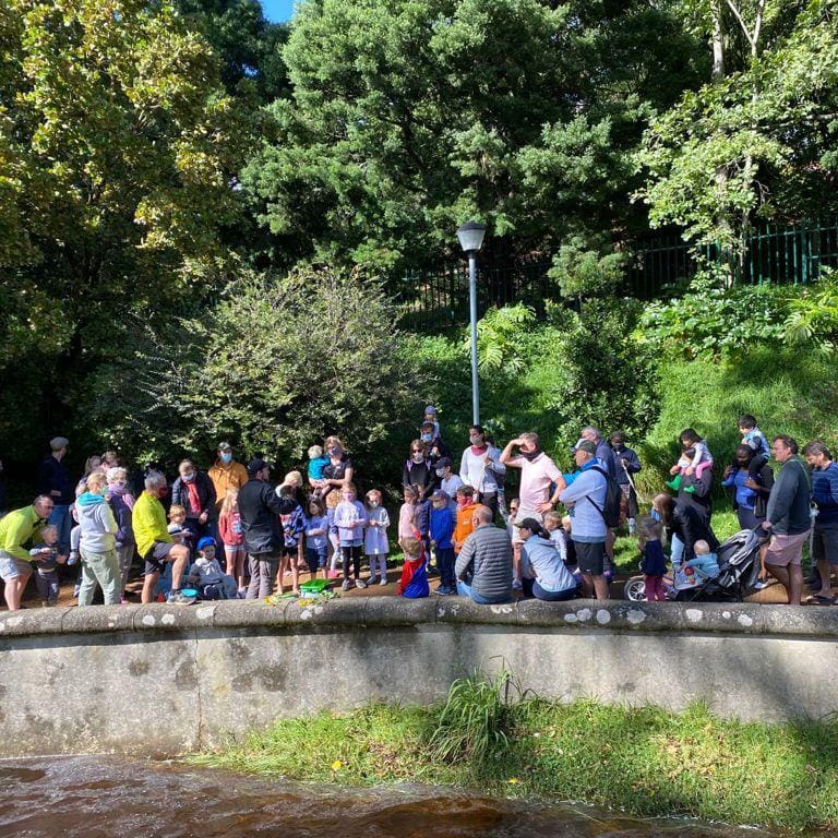 FynbosPhil's tweet photo. The weather cleared up nicely on Saturday in time for a little "show and tell" about plants and creatures on the Liesbeek River to the kids (and adults!) attending the Paradise Park community day.
Great fun and such engaging kids!!
@WCGovEADP #ecologicalinfrastructure #rivers https://t.co/6SC8mcTfDC