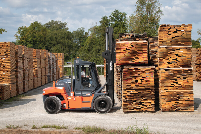 SIE_Lift's tweet photo. The toughest material handling challenges call for Toyota high-capacity forklifts. For your unique application in steel, metal processing, rigging, lumber, and much more, check out the heavy-duty solutions that will help get the job done. https://t.co/gmulrrgvU3. https://t.co/XOt4Wqd29b