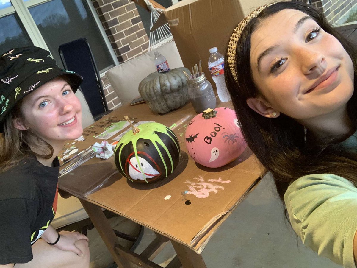 gabbott24's tweet photo. @JhsOwlsvball #buddydate #doyouknowyourteamate https://t.co/XMadCBNyxm