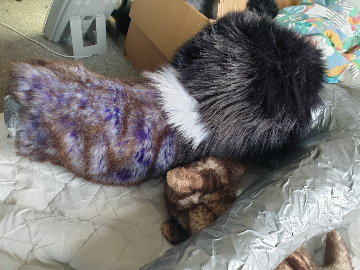 CritterCSuits's tweet photo. Legs are going well, loving the shapes so far! ❤ https://t.co/ZVur1p5lz0