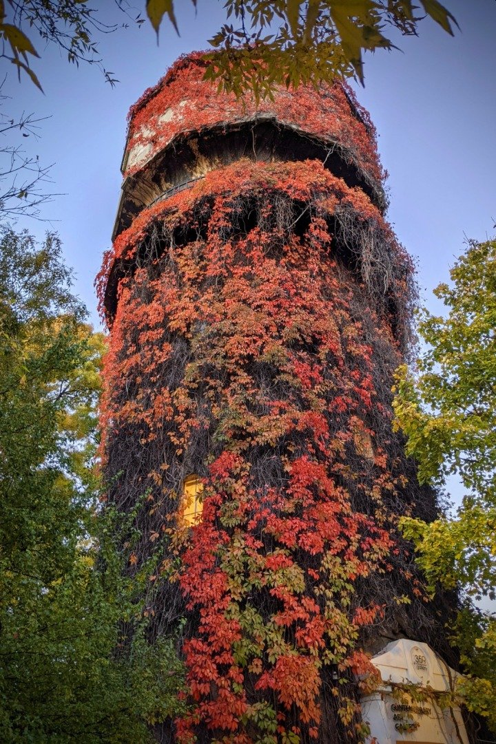 optimiced's tweet photo. Ye olde water tower: https://t.co/ML1BOtw5ZN #OptimicedBlog https://t.co/q6OHTq61Mt