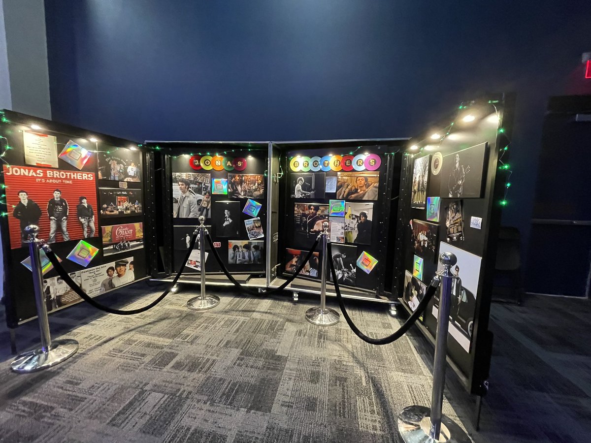 joeslcvebug's tweet photo. The VIP Xperience Lounge was amazing!!! #jonasbrothersvip #RememberThisTour https://t.co/rOoW01Eouw