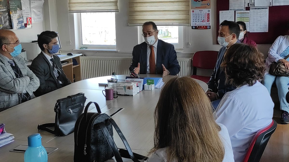 Bnd_Kaymakamlik's tweet photo. Kaymakamımız Sayın @engin_aksakal, Bandırma Yavuz Sultan Selim Anadolu Lisesi öğretmen ve öğrencilerini ziyaret ederek yapılan çalışmalar ile ilgili bilgi aldı. https://t.co/DCT8JLISsC