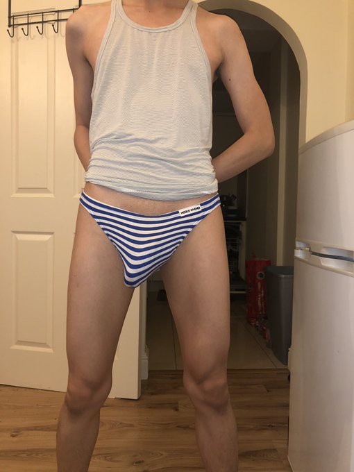 Stripes kinda day. My neighbor saw me airing out my junk in the balcony earlier 🥴 https://t.co/XtTQR