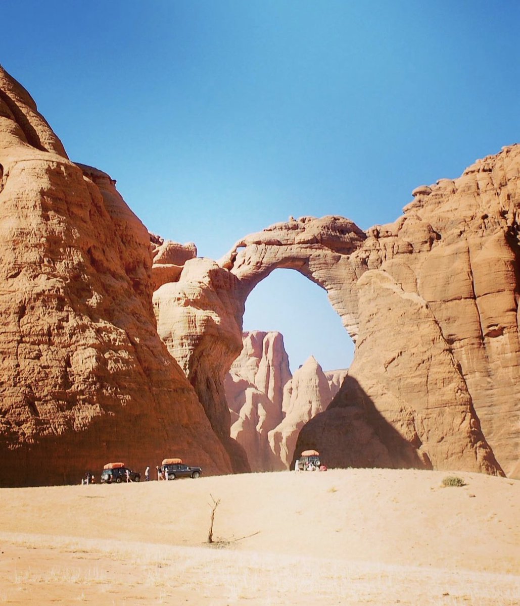 onpta1_tchad's tweet image. 📍L’arche d’Aloba 🇹🇩
Située dans le plateau de l'Ennedi. La longueur de l'arche est considérée comme la 8e + longue voûte naturelle connue et la + longue en dehors de la Chine et de l'Utah. Avec une hauteur estimé à 120 mètre, elle dépasse le célèbre Rainbow Bride.
©️@theoudsider