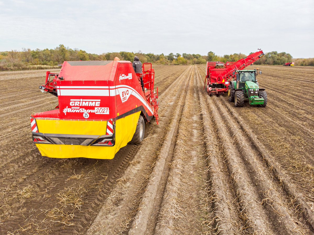 GRIMMEGroup's tweet photo. #PotatoMonday
At the beginning of the new week, we received these pictures from the #RowShow2021 with the EVO 280 and EVO 290 from Russia.
#GRIMME #EVO290 #EVO280 #potato https://t.co/ZqNVXNEOZA