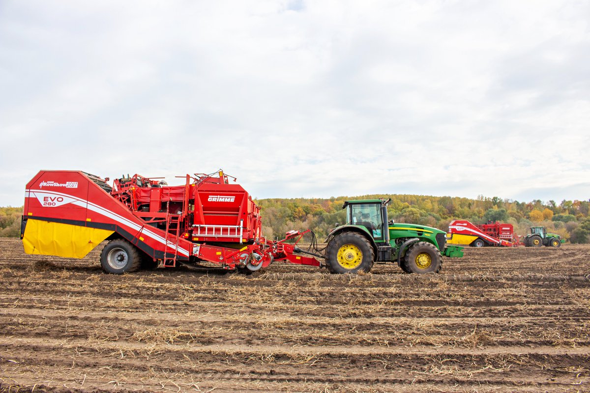 GRIMMEGroup's tweet photo. #PotatoMonday
At the beginning of the new week, we received these pictures from the #RowShow2021 with the EVO 280 and EVO 290 from Russia.
#GRIMME #EVO290 #EVO280 #potato https://t.co/ZqNVXNEOZA