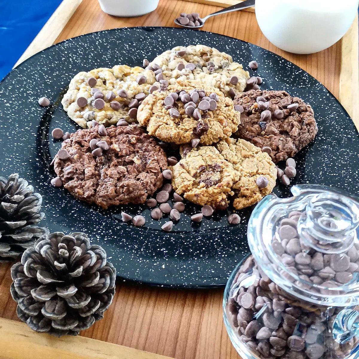 Yozne1's tweet photo. ¿Qué te parece unas ricas galletas para disfrutar cómo postre? 🍪

Hechas a basé de avena y recién horneadas 🤤
.
.
#foodieplaces #recomendaciónfoodie #foodiepoblana #apoyemosalconsumolocal #consumolocal #galletas #cookies #chocolate #postre #reposteria #chispasdechocolate https://t.co/qeDSissFrX