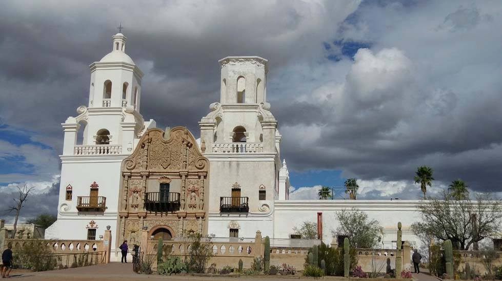 Southwesttours's tweet photo. Haunted Arizona Day 7 👻
One ghostly sighting is of a priest roaming the church during the dim light of dusk and dawn.👻
Read more about the San Xavier Mission and other Arizona haunts on our blog https://t.co/1vBqhPnUWs
#hauntedplaces #ghosttown #halloweencountdown https://t.co/0LPl7stZyT