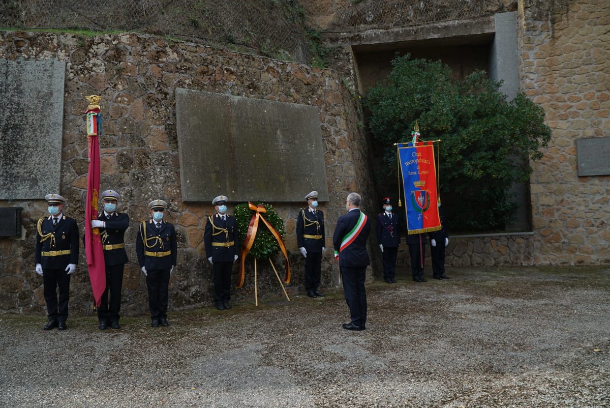 gualtierieurope's tweet photo. Un grande onore e un dovere omaggiare i caduti, i Martiri della Resistenza, della Shoah, delle guerre, per tenere sempre vivi i valori della pace, della democrazia e ribadire che #Roma, capitale antifascista, costruisce il proprio futuro sulla #memoria.
▶️ https://t.co/5XQ3Flz9sV https://t.co/BCDAE03mvs