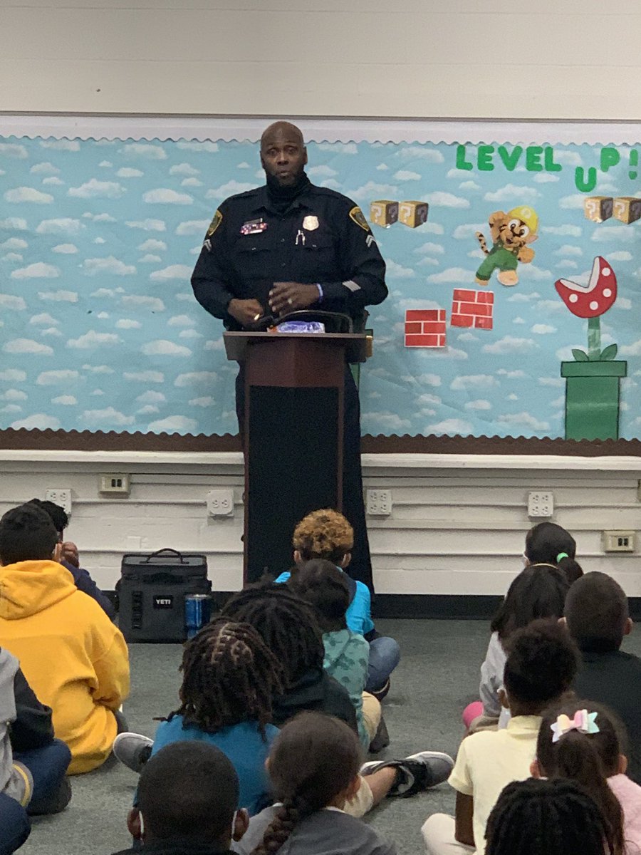 cgerard1913's tweet image. What an awesome kickoff for Red Ribbon Week @PleasantvilleES with Officer @RaulCollins16 talking to students about drugs and bullying! Thank you Counselor @LondynnJayceMom!! #schoolcounselorlife #allinforallstudents @KarenJoHISD @CallowayGlenda @CandiceC_ @HoustonISD @HISD_ACC