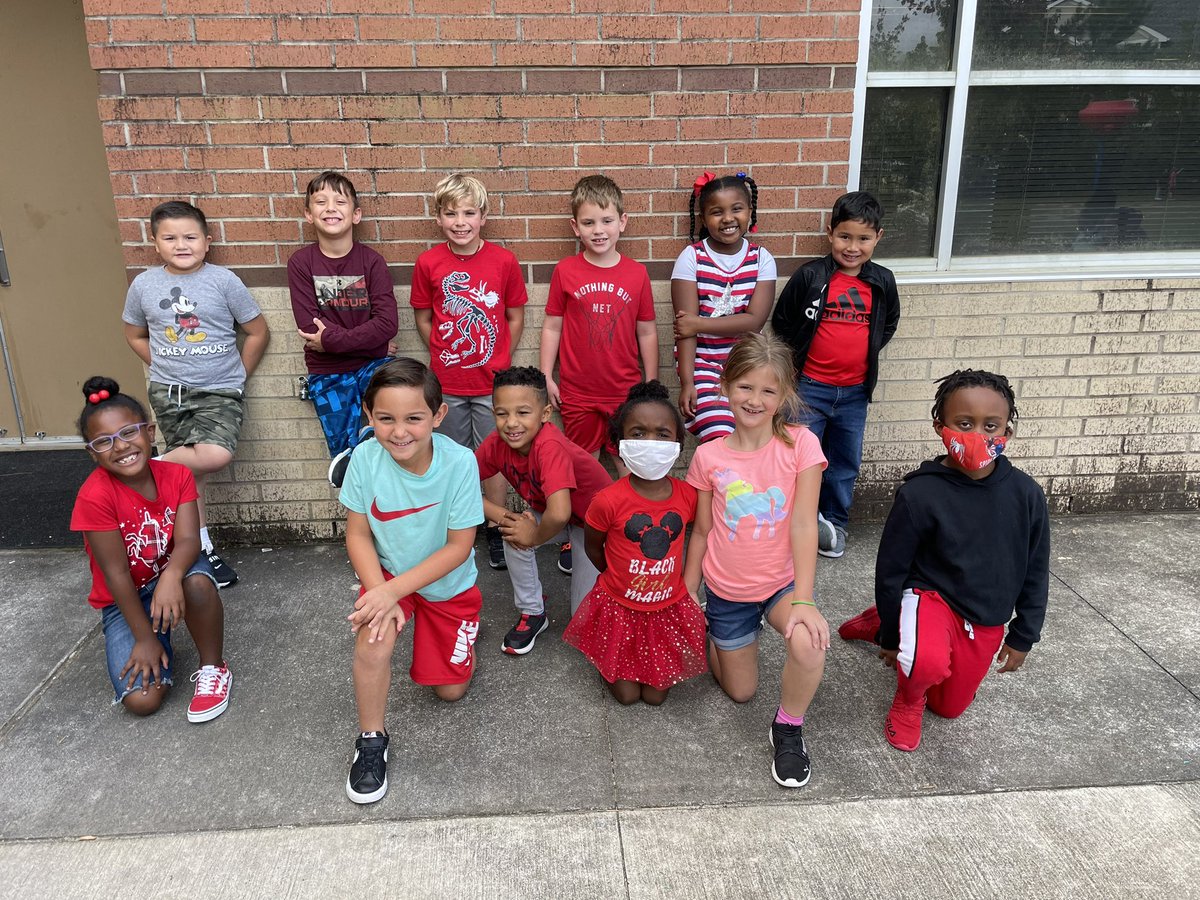 MrsMeans_BBE's tweet photo. Spread the red! @HumbleISD_LSE @HumbleISD #Kindnessmattersatlse https://t.co/QNCo6TvfcM
