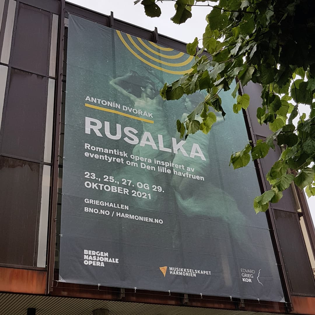 Thankfully we managed to perform the dress of #Rusalka to 700 school children before the shows were cancelled due to union strikes. It's been such a memorable month in Bergen, Norway and have loved every minute of it!

#singing #opera #dvorak