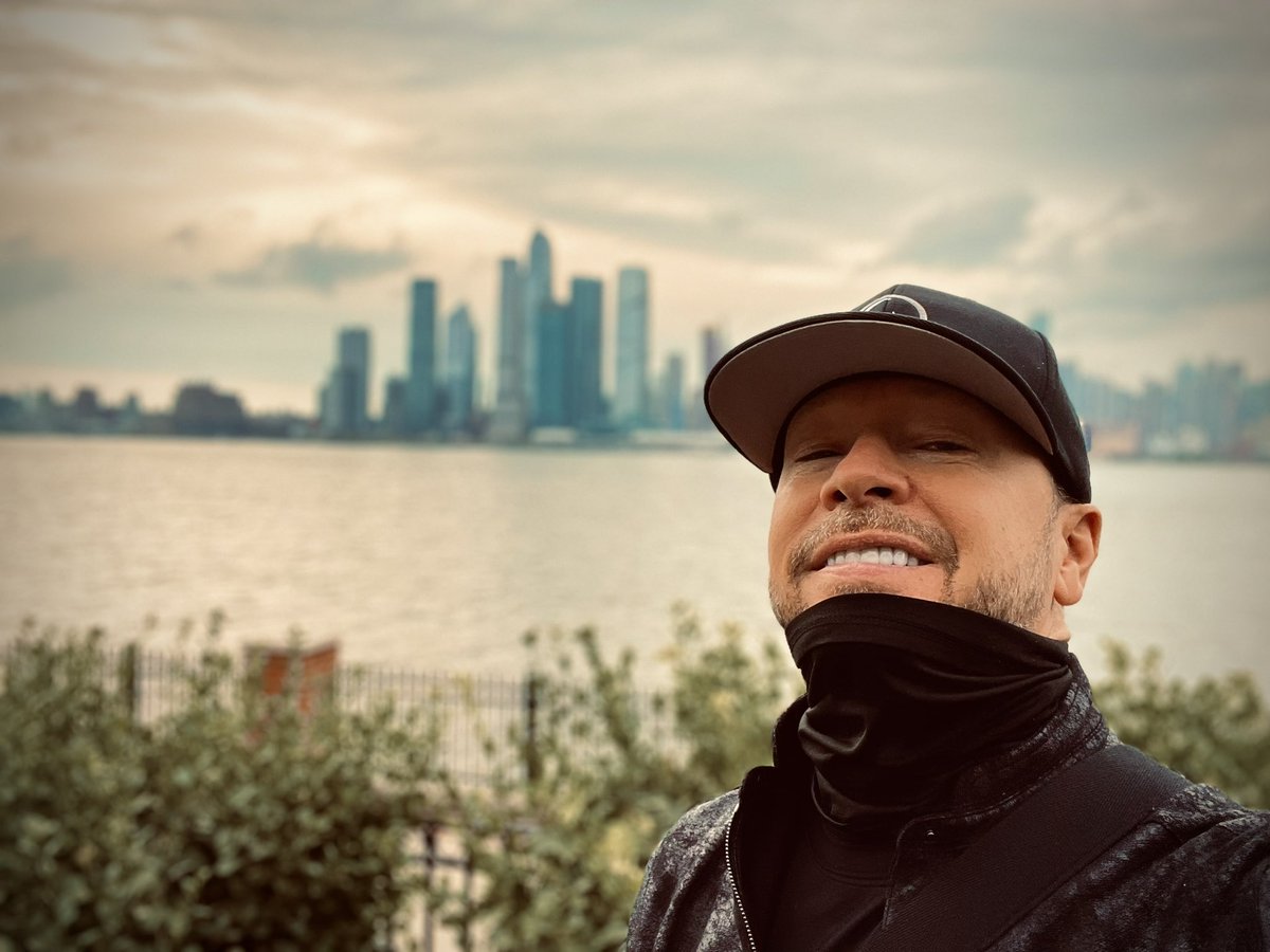 Hello Monday,

So #thankful for you and incredibly happy to see you.

Now, let’s get this sh*t popping.

Sincerely, Donald 

#MondayMotivation