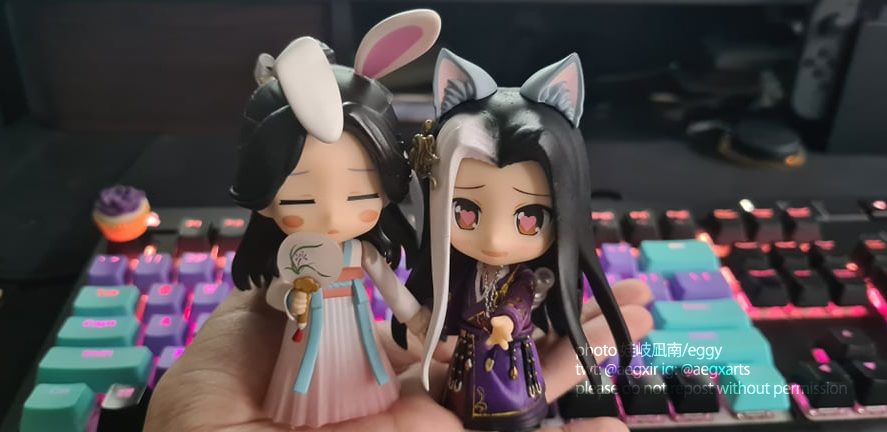 aegxir's tweet photo. Last tweet because I wanna proudly display my cheapass $6 Yanshen themed keycaps from behind UEUEUEUE 💖 (pls don't judge the black ones!) https://t.co/Mm4KmNPMIB