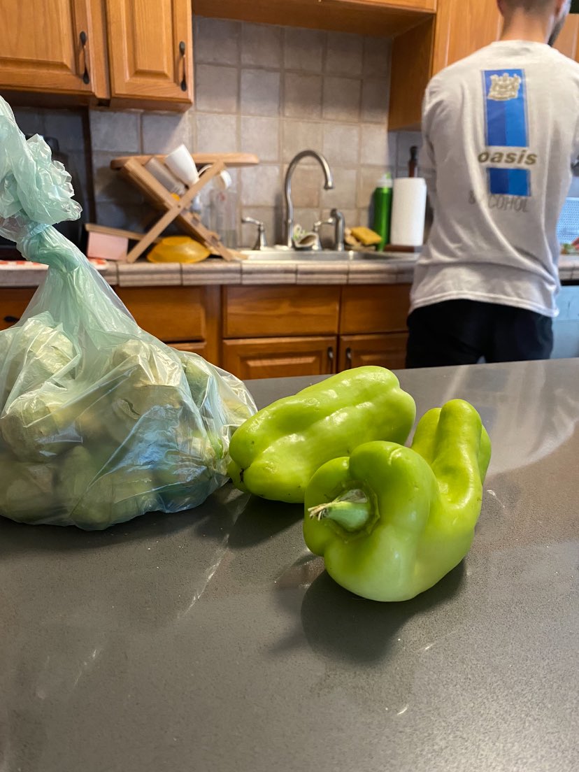 JMMackattack's tweet image. My husb is about to put PEPPERS in a dinner he says he’s making “for us” so looks like I get to make him a shrimp omelette for breakfast tmrw
