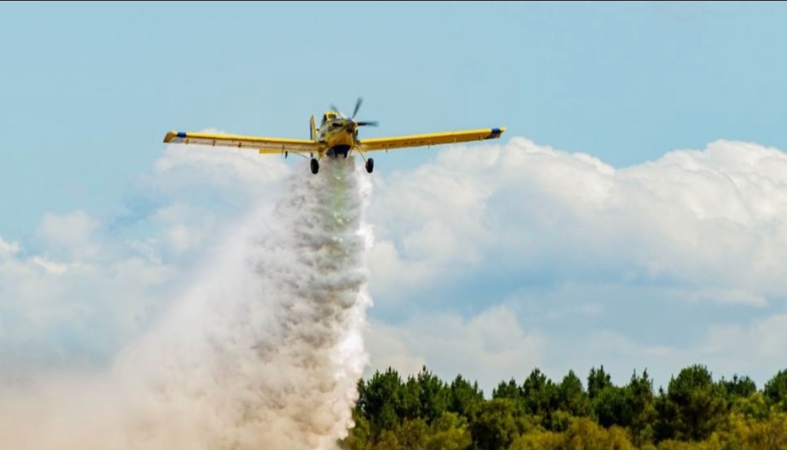 aerialfiremag's tweet photo. Air Tractor 802 gearing up for fire season 2022. Photo by @yeco_imagen. #aerialfire #aerialfirefighting #aerialfirefighter #firepilot #fireattack #firefighting #firebomber #firebombers #waterbomber #instaviation #aviation #avgeek #SEAT #firepilot #aviation #fire https://t.co/sQH7c8Lh8P