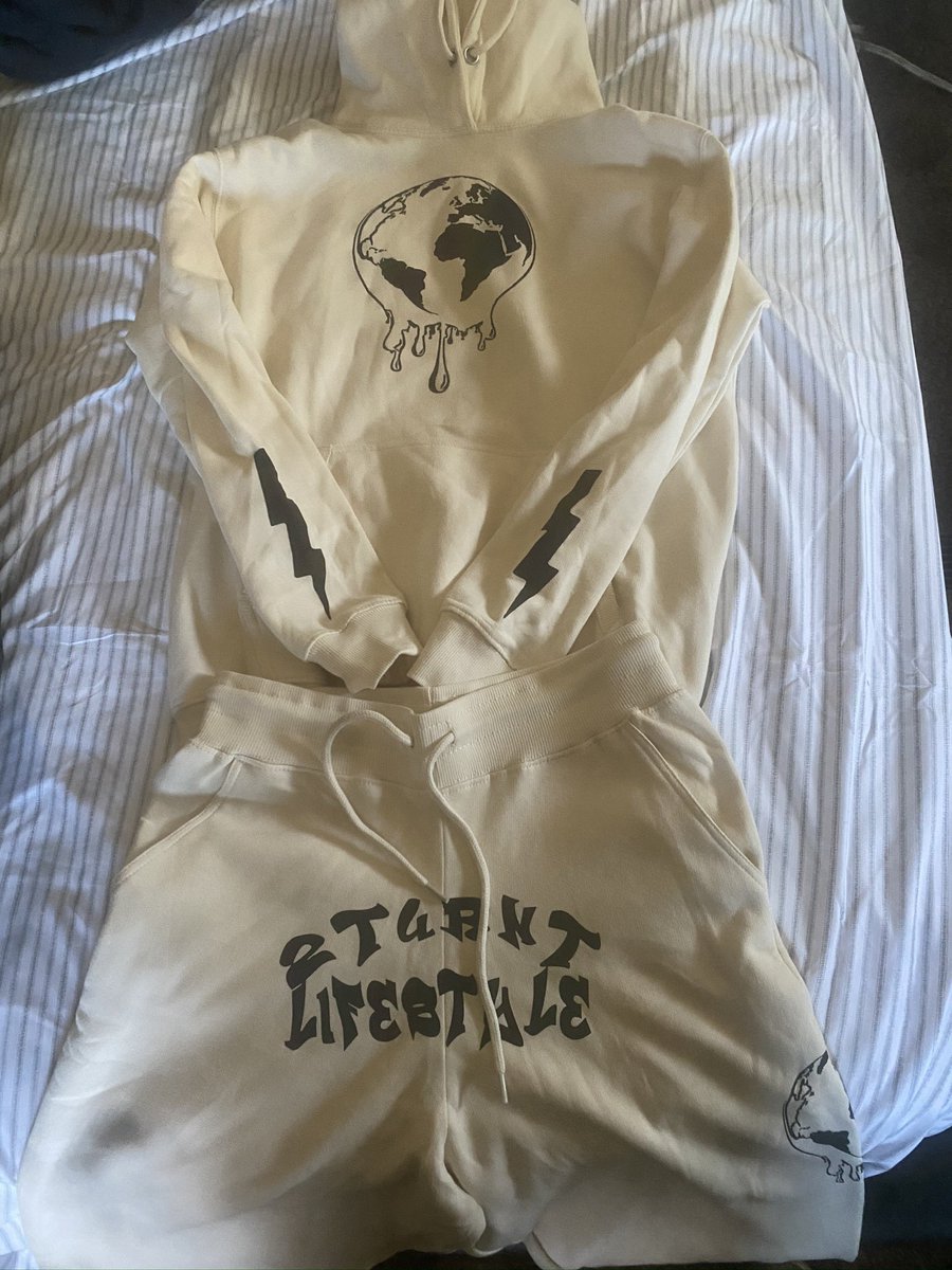 turnt2x's tweet photo. NEW MERCH HITTIN DM TO ORDER THE REFLECTIVE GLO TEE THE ORANGE HALLOWEEN TRACKSUITS ARE READY TO GO ON HAND !!! https://t.co/vxu3u4CroI
