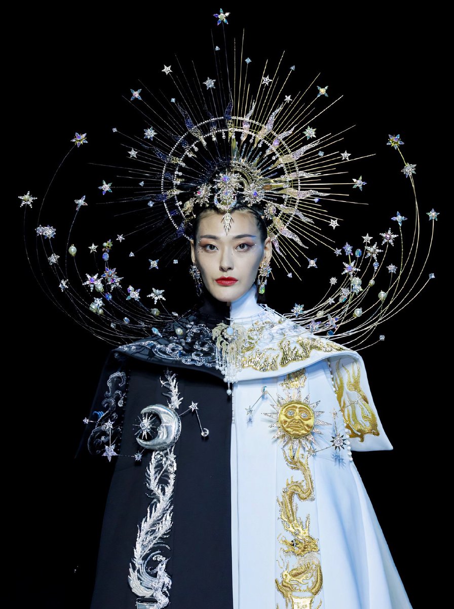 A detail from Heaven Gaia Spring 2021 Couture.