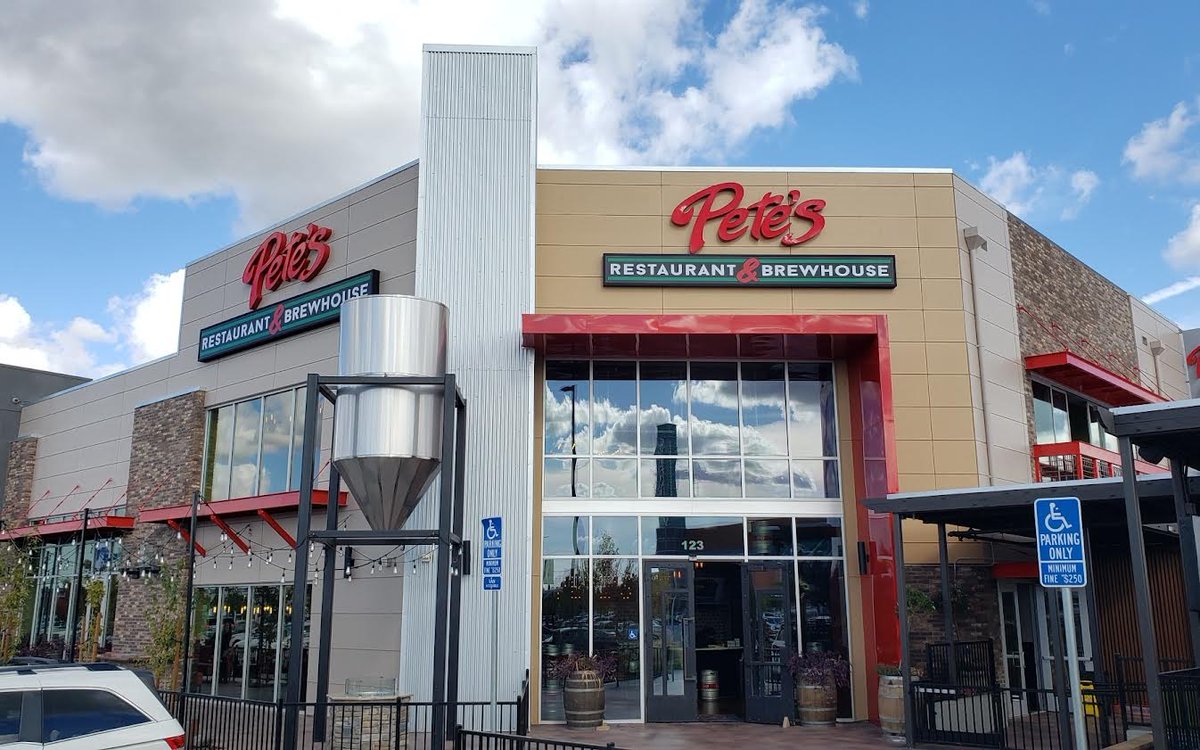 SacCoBiz's tweet photo. Pete’s Restaurant &amp; Brewhouse at HBA (2100 Arden Way) officially opened for business last Wednesday. They are open daily 11am-10pm. Stop in for apps, lunch, dinner, or catch a game. Check out their menu at https://t.co/qpINb4VIhK. #howeaboutarden https://t.co/PxpcIsqepD