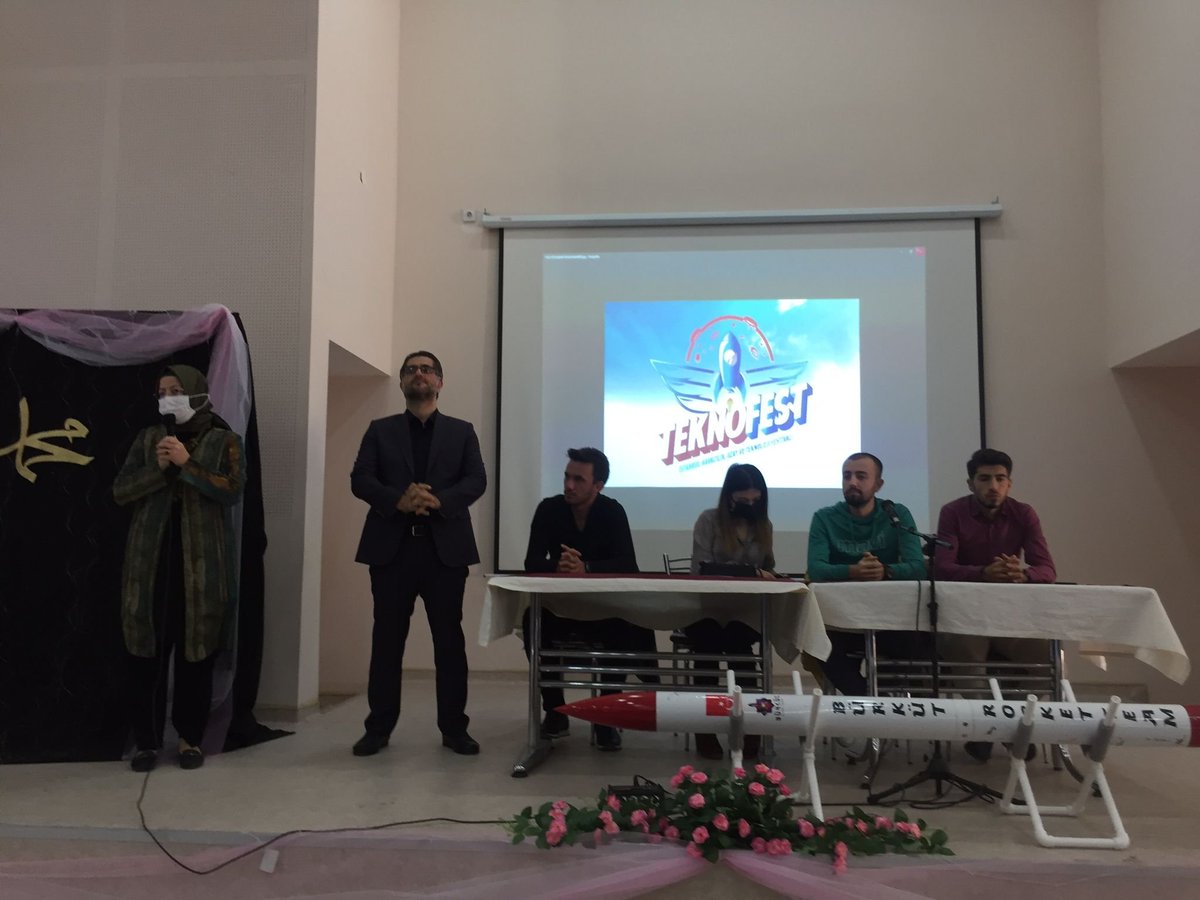 ondertechteam's tweet photo. Önder Bürküt Roket Takımı olarak @DemetSezenKAIHL'de Teknoloji Komisyonu önderliğinde seminer vererek geleceğimiz olan gençlerle teknoloji ile ilgili samimi bir sohbet gerçekleştirdik.Yarınlarımız gençlerin yarışmalara katılımı için üst düzey motivasyon sağlandı. @onderihlankara https://t.co/DImQBim8kY