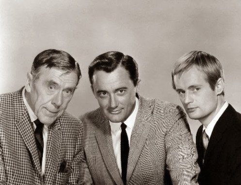 Remembering #LeoGCarroll on his birthday, seen here with the cast of 'The Man from UNCLE'.