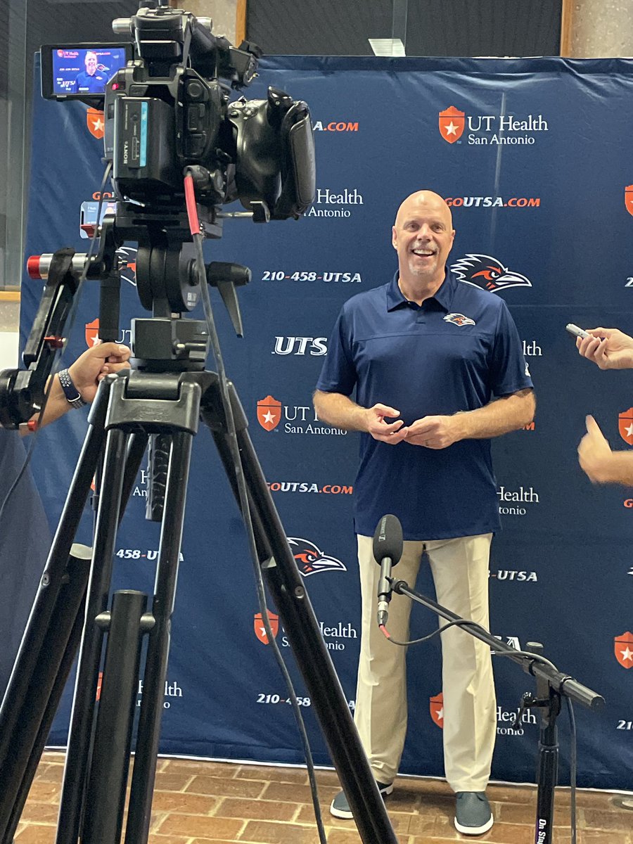 UTSAMBB's tweet photo. Talking hoops this morning at The Convo.

#BirdsUp 🤙 | #RunWithUs https://t.co/TYjl883cxE
