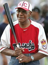 nut_history's tweet image. RT if you think MLB should reconsider putting Buck O’Neil in the HOF.  The Buck O’Neil Lifetime Achievement Award isn’t enough for everything he’s done.