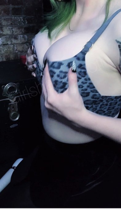 girlshapedgoth