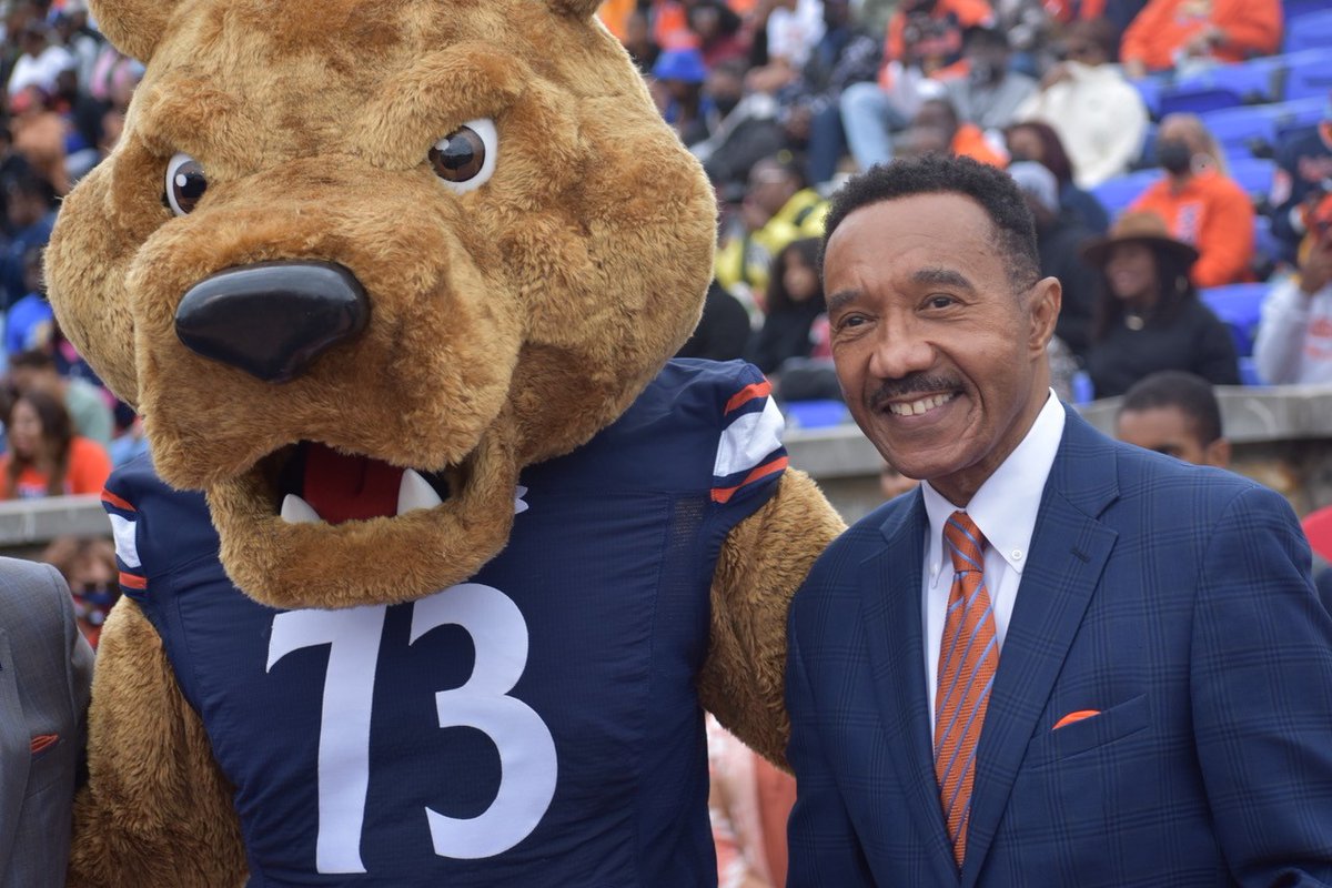 RepKweisiMfume's tweet photo. Morgan State Universityโs Homecoming was exciting this weekend. So many successes amongst the alumni and such bright futures in the student body. So great to see the school spirit and camaraderie on display. #HBCU traditions are like none other. #morganstatehomecoming https://t.co/T13eRVne8E