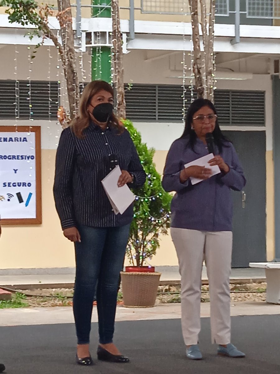gracielamarilis's tweet photo. #25deOctubre #ClasesPresenciales  @ZonaEducativaDC dice #Presente acompañamos a la Vice presidenta @delcyrodriguezv y  nuestra ministra @MPPEDUCACION @_LaAvanzadora año escolar Victorioso @NicolasMaduro #SeguroYProgresivo https://t.co/Uyv8UbKWEe