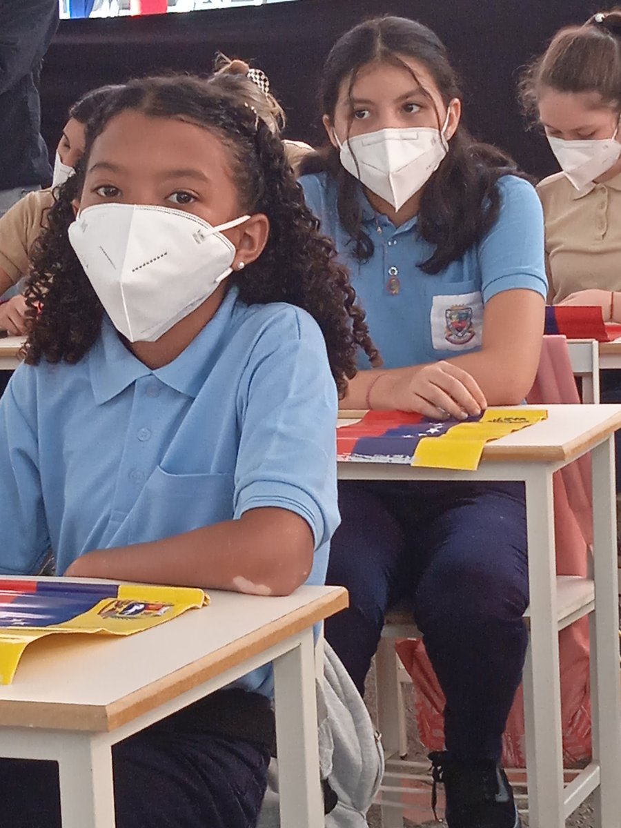 gracielamarilis's tweet photo. #25deOctubre #ClasesPresenciales  @ZonaEducativaDC dice #Presente acompañamos a la Vice presidenta @delcyrodriguezv y  nuestra ministra @MPPEDUCACION @_LaAvanzadora año escolar Victorioso @NicolasMaduro #SeguroYProgresivo https://t.co/Uyv8UbKWEe