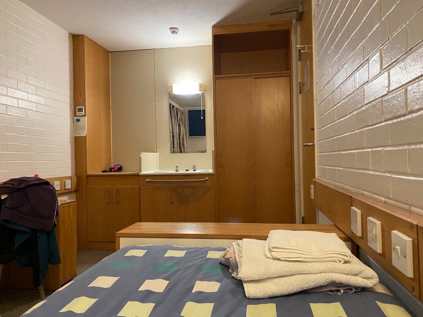 ilikeKatie's tweet photo. #ChaucerCollege £20/night clean and quiet with neat environment, what else  would I ask for? 😊 https://t.co/EtjHhB2EZ9
