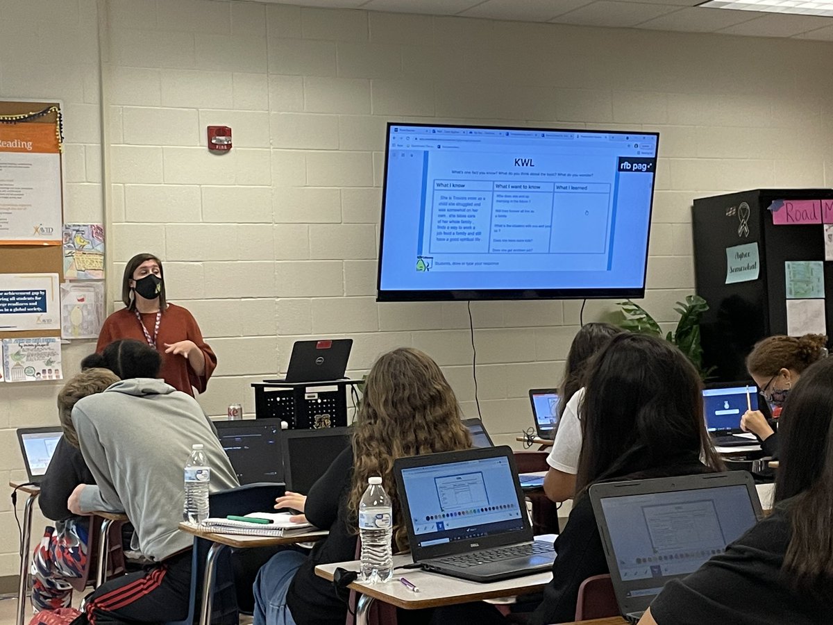gjrobinson's tweet photo. Mrs. Bigelow’s English Ss as they read #BornACrime. Ss engaged w/a @PearDeck #KWLChart answering 5 things they know about character Patricia &amp; 1 ? they have. Reading the 2nd half of Ch 5 they used @OneNoteEDU draw tools to highlight &amp; annotate! #OnslowDLT #OCSEngage @MonarchsNHS https://t.co/NJOsA8J6GW