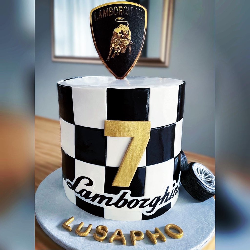CakeThing's tweet photo. “Limits exist only in the mind”.

#thecakething #checkeredcake #blackwhitecake #lamborghinicake #gold #gumpastetyres #racecake #noveltycake

https://t.co/wvl1JF22Kc https://t.co/W5LQ4hUAJf